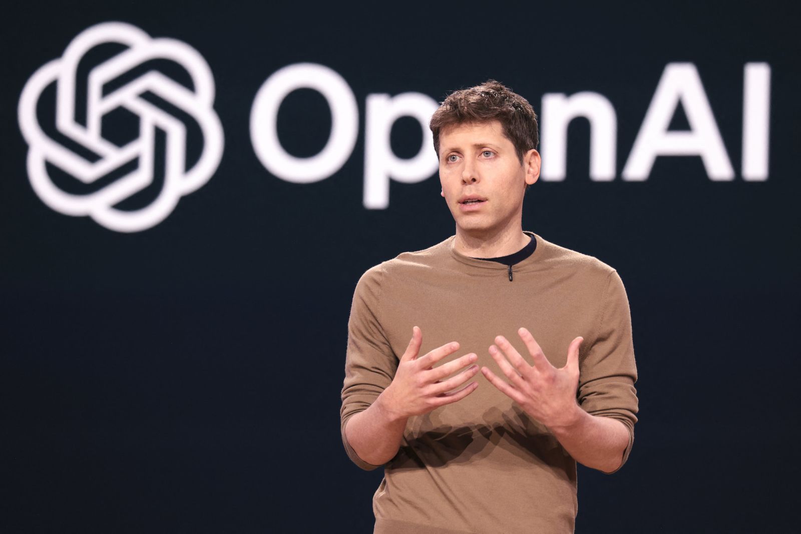 Image in @MarioNawfal's post: 🇺🇸 Silicon Valley’s biggest names are now openly split over who should keep AI under control...
Me…