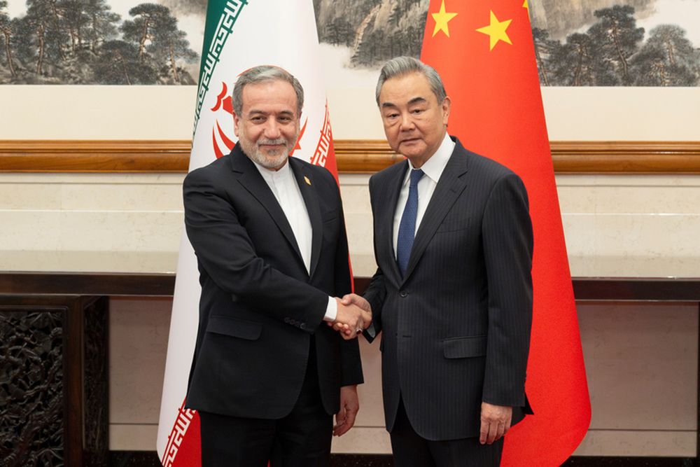 Image in @MarioNawfal's post: 🇨🇳🇺🇸🇮🇷 China could be the "adult in the room" for putting an end to the U.S.–Iran war...
The fight…