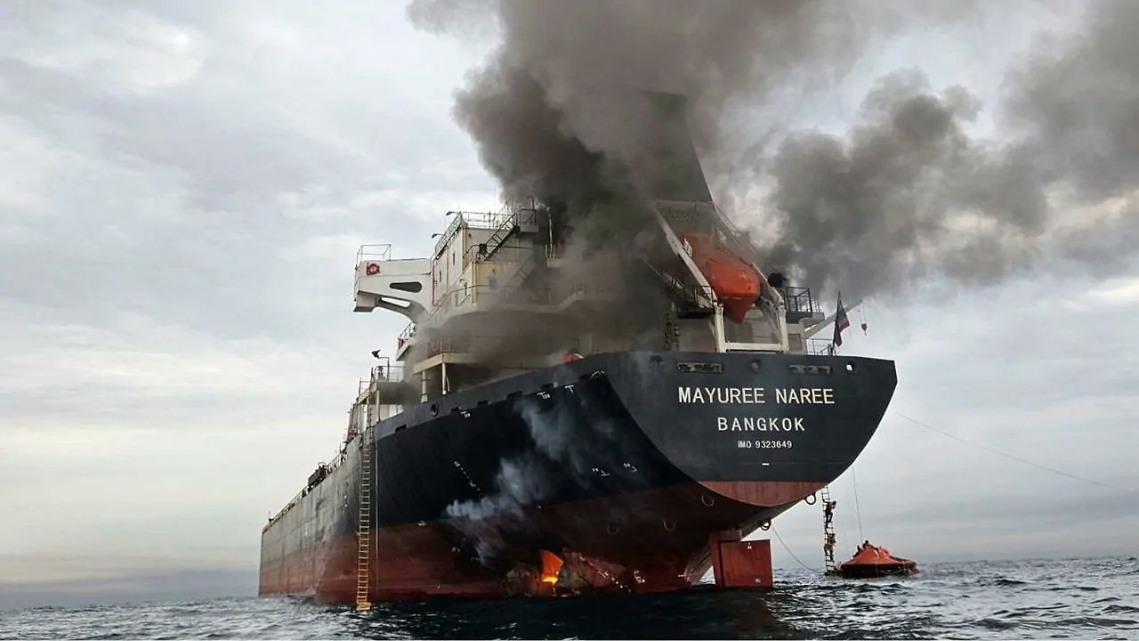 Image in @MarioNawfal's post: 🇨🇳🇺🇸🇮🇷 China could be the "adult in the room" for putting an end to the U.S.–Iran war...
The fight…