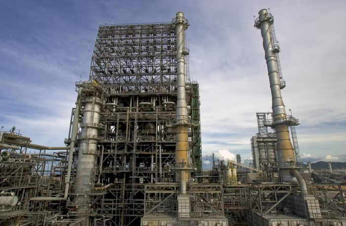 Image in @MarioNawfal's post: 🇺🇸🇻🇪 Exxon is nearing a deal to return to Venezuela, 19 years after Chávez seized its assets there
…