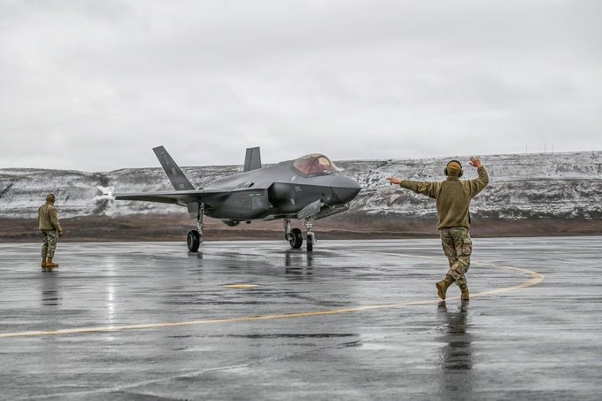 Image in @MarioNawfal's post: 🇺🇲🇬🇱 U.S. Airmen touched down in GREENLAND for military exercises.
The missions tested USNORTHCOM’…