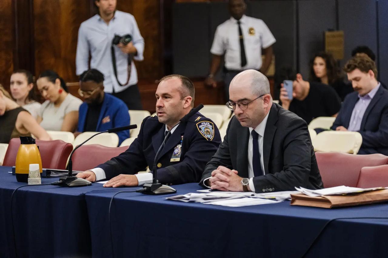 Image in @MarioNawfal's post: 🇺🇸 Is Mamdani to blame for out-of-control crime in the Bronx?
The Bronx has about 17% of NYC's pop…