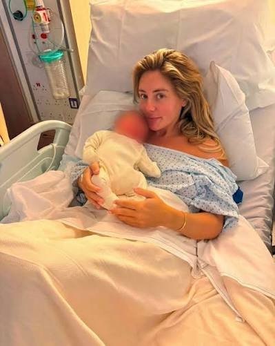 Image in @IfindRetards's post: Someone save the child from this demon. She just auctioned off rights to name the child and landed …