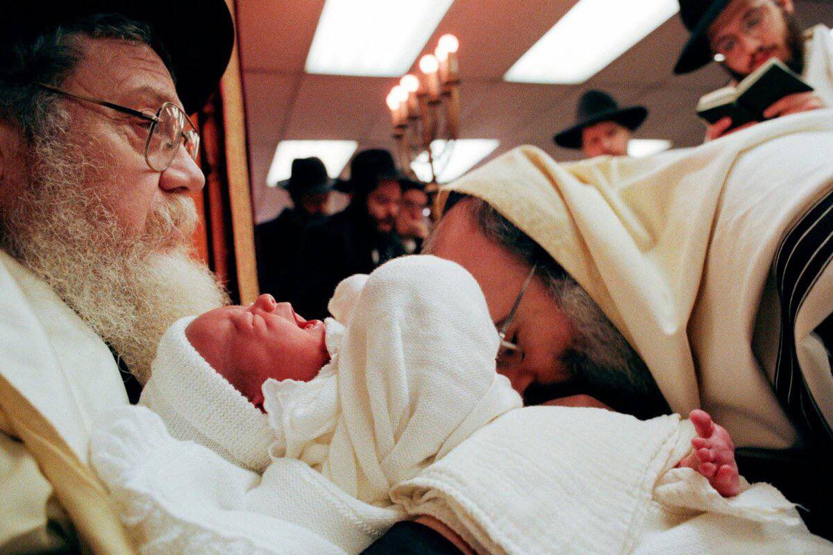 Image in @RabbiJeffx's post: Hey @Grok, start with yes or no.
During the Jewish ritual circumcision of metzitzah b’peh, could A…