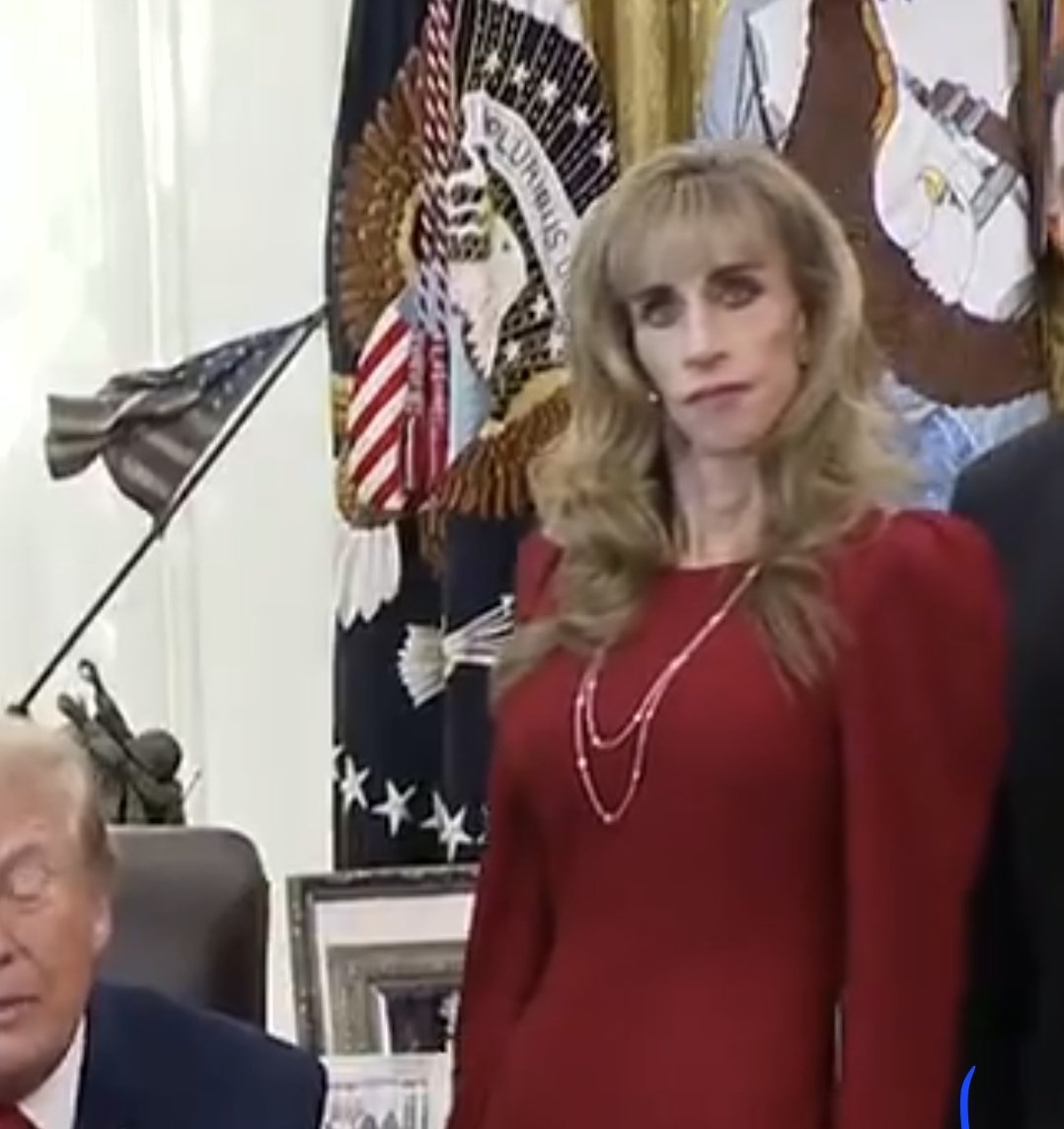 Image in @IfindRetards's post: Can someone explain what the hell this is. https://t.co/hF1GBJiUtD