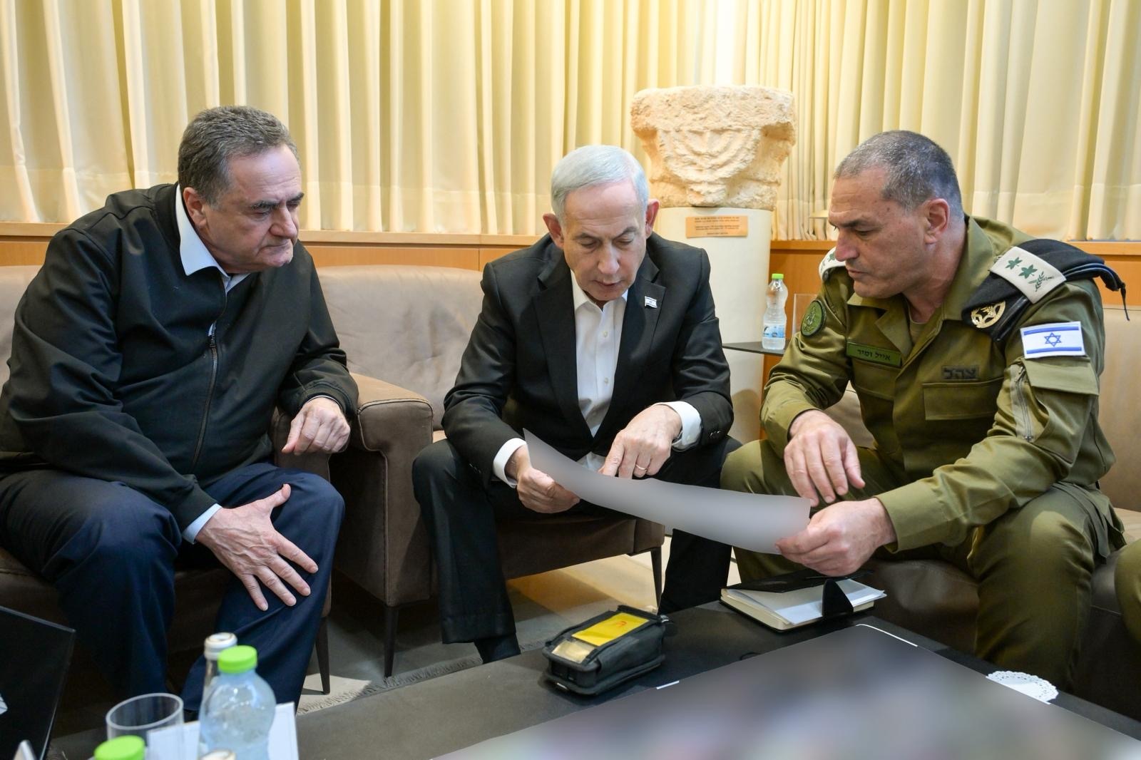 Image in @MarioNawfal's post: 🚨🇮🇱🇱🇧 Israel has reportedly warned Lebanon of a massive military ESCALATION if war with Iran resume…