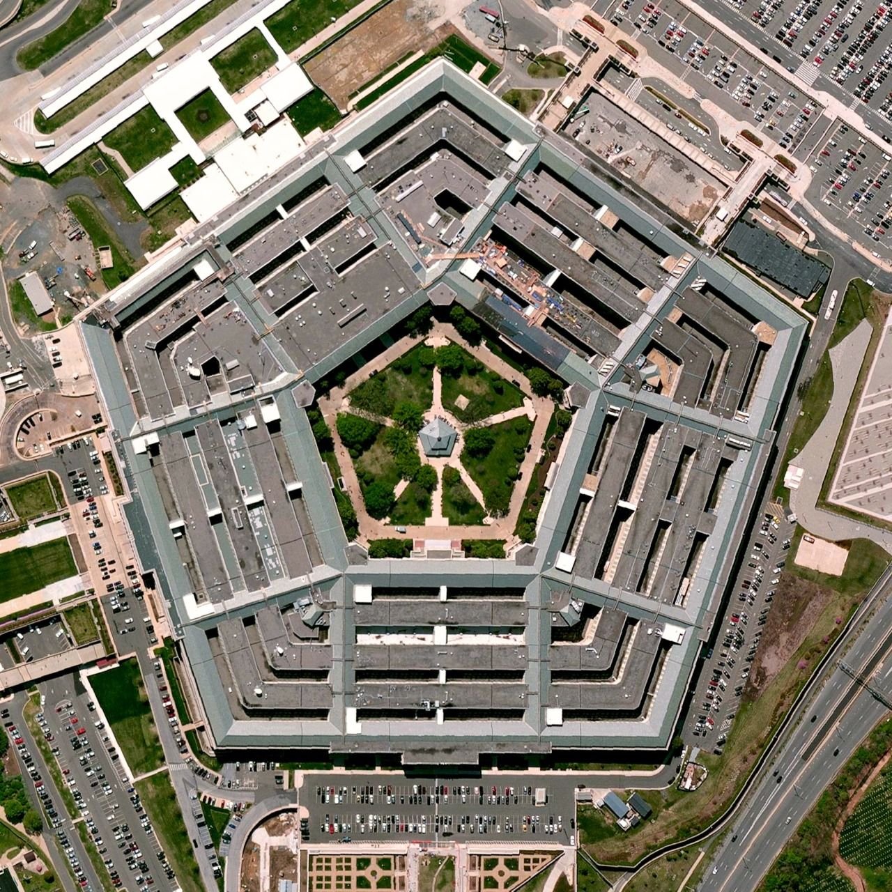 Image in @MarioNawfal's post: 🇺🇸 The Pentagon has disclosed a SECURITY BREACH affecting more than 3 MILLION PEOPLE, including mil…