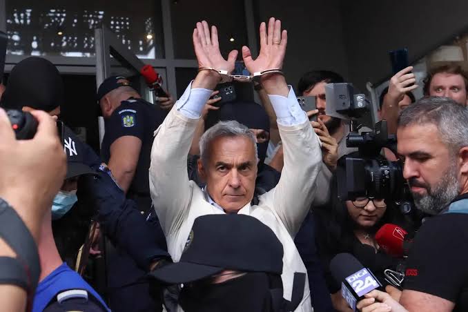 Image in @MarioNawfal's post: 🚨🇷🇴 A Romanian court has ordered Georgescu moved from JAIL to house arrest, but prosecutors are alr…