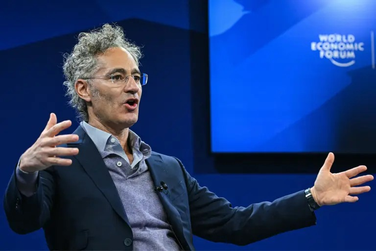 Image in @MarioNawfal's post: 🔮 CAN AI PREDICT THE FUTURE??
Palantir CEO Alex Karp said AI could foresee what people think and d…