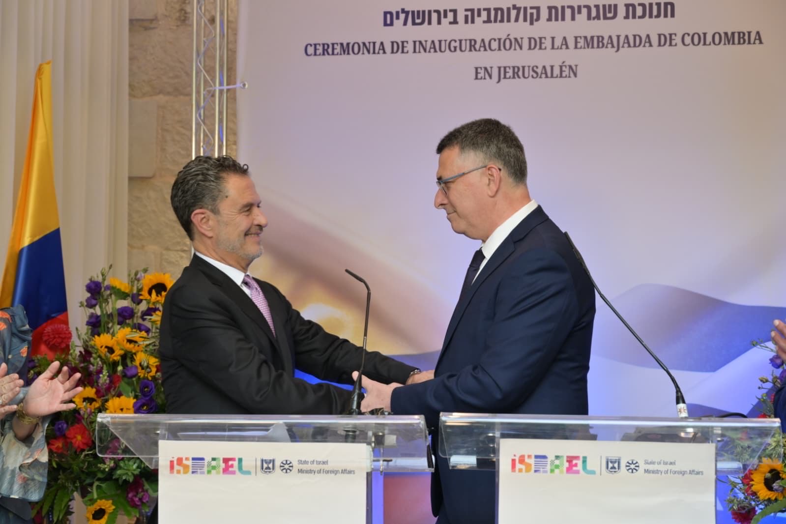 Image in @gidonsaar's post: יום חשוב והיסטורי ליחסי ישראל-קולומביה וגם לירושלים, בירתנו.
הבוקר חנכתי, יחד עם חברי שר החוץ של …