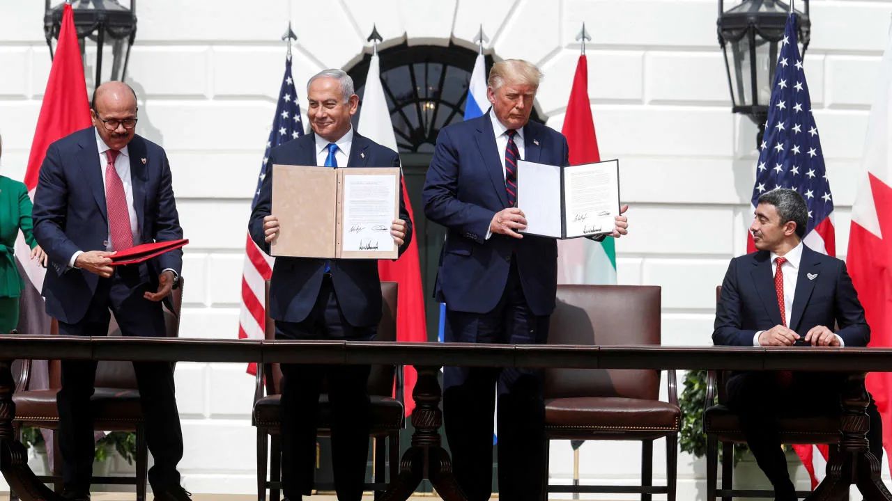 Image in @MarioNawfal's post: 🇦🇪🇮🇱 The UAE is getting a permanent embassy in Israel.
Israeli planners just approved a building o…