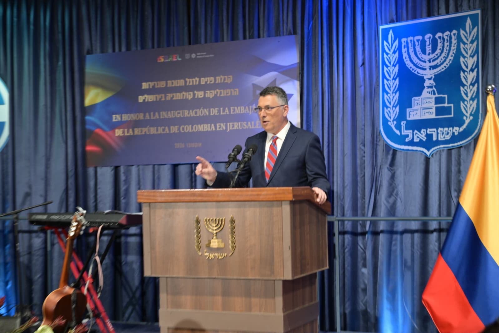 Image in @gidonsaar's post: ערב היסטורי בירושלים!
יחד עם ראש הממשלה @netanyahu וחברי, שר החוץ של קולומביה @omarbula, חגגנו את …