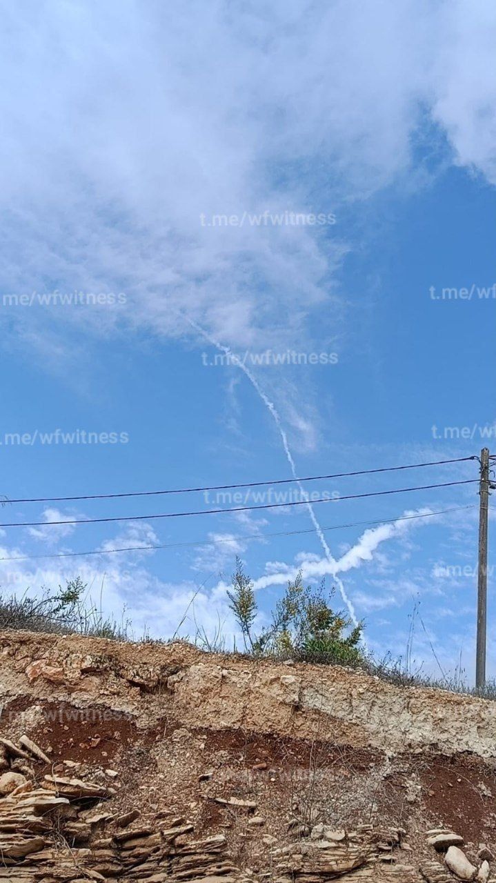Image in @MarioNawfal's post: 🇮🇱🇱🇧 Israel’s air defenses just lit up in the Upper Galilee.
Systems were activated earlier this m…