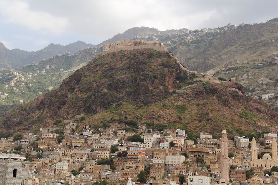 Image in @MarioNawfal's post: 🇾🇪🇸🇦 THE HOUTHIS ARE CLOSING IN ON TAIZ
And Saudi Arabia could be about to lose something much big…