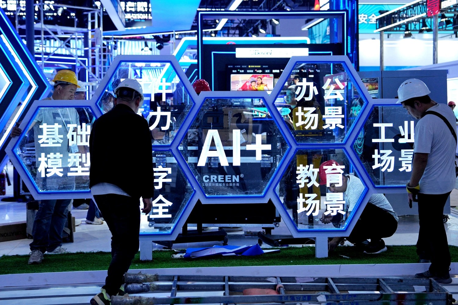 Image in @MarioNawfal's post: 🇨🇳 China is moving to RESTRICT exports of its biggest AI models and chip designs.
The draft covers…