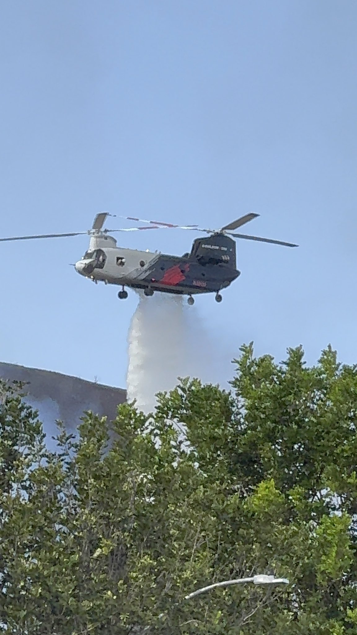 Image in @MarioNawfal's post: 🇺🇸 A massive military-style helicopter is dumping WATER over the raging Norte Fire in San Clemente,…