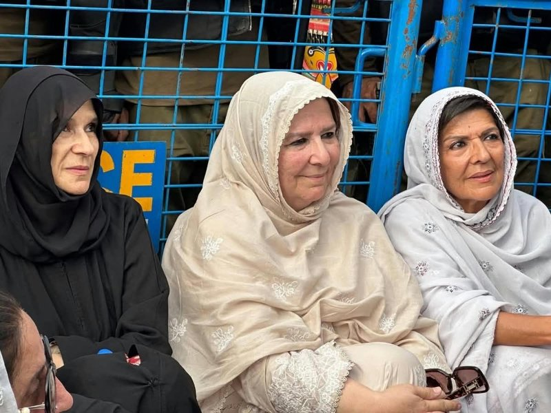 Image in @MarioNawfal's post: 🇵🇰 IMRAN KHAN'S SISTERS have spent 30 DAYS IN DETENTION.
Their family still doesn't know when the…